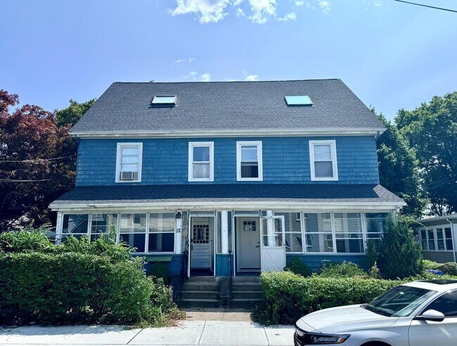 Building Photo - HOT NEWTON LISTING!!!