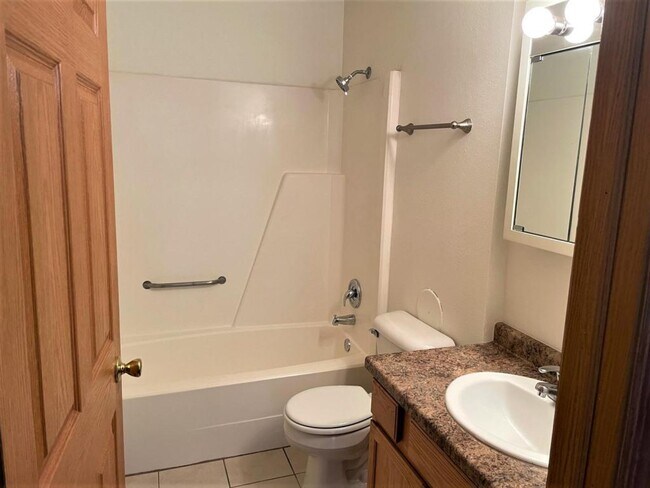 Building Photo - 619 McHugh Rd