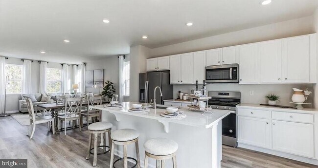 Building Photo - 273 Macoun Way