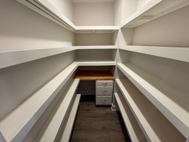 Building Photo - 3533 Sailfish Dr