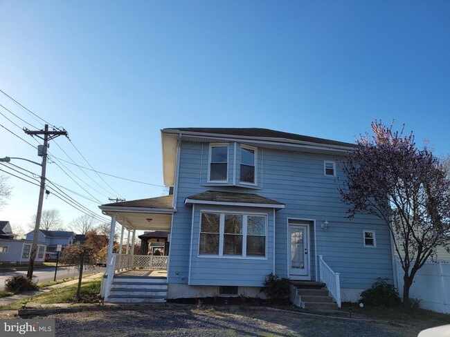 Building Photo - 711 Bridgeboro St