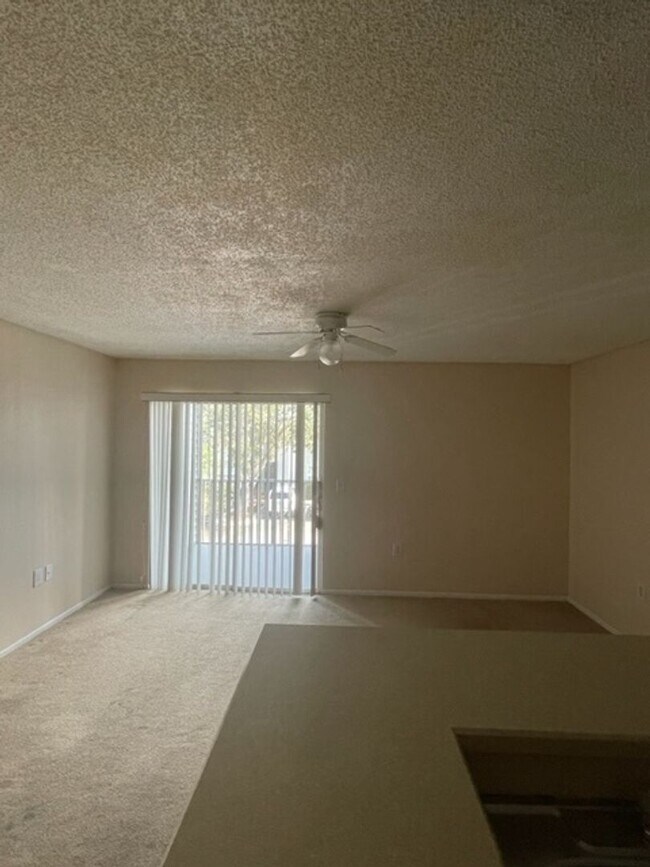 Building Photo - Free Rent for November! 2/2 Condo in Kissi...