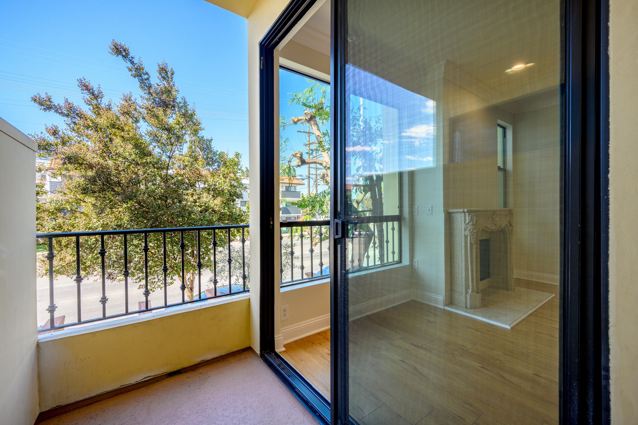 Building Photo - 6938 Laurel Canyon Blvd