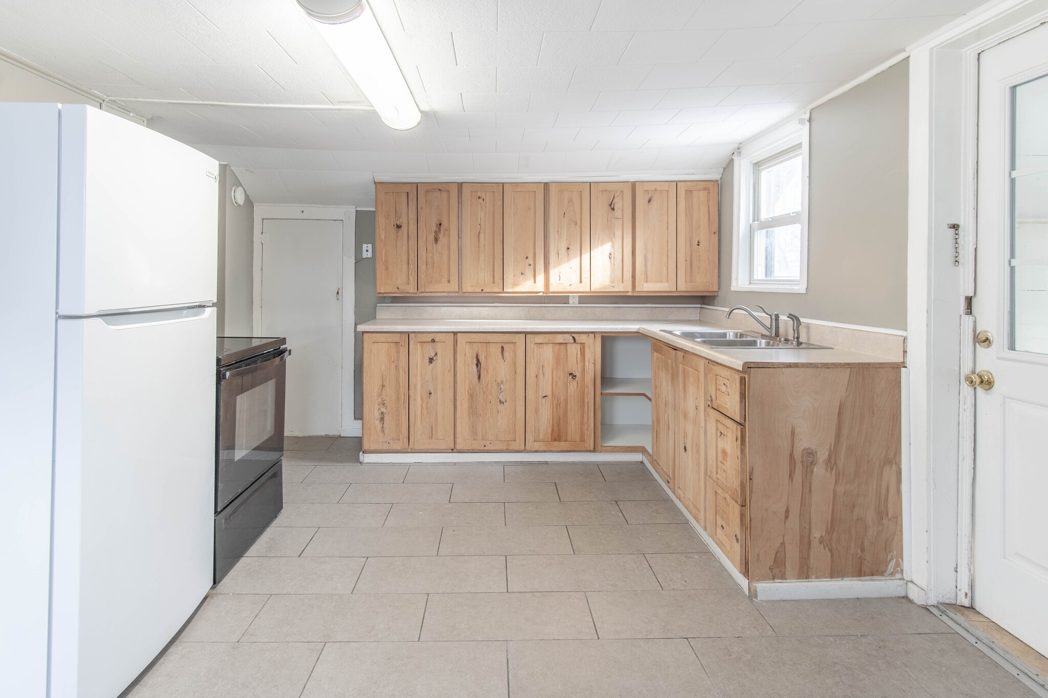 Building Photo - 820 Mill St