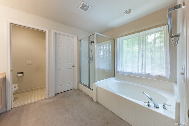 Building Photo - Everett Single Family house 3 bd 2.5 bath ...