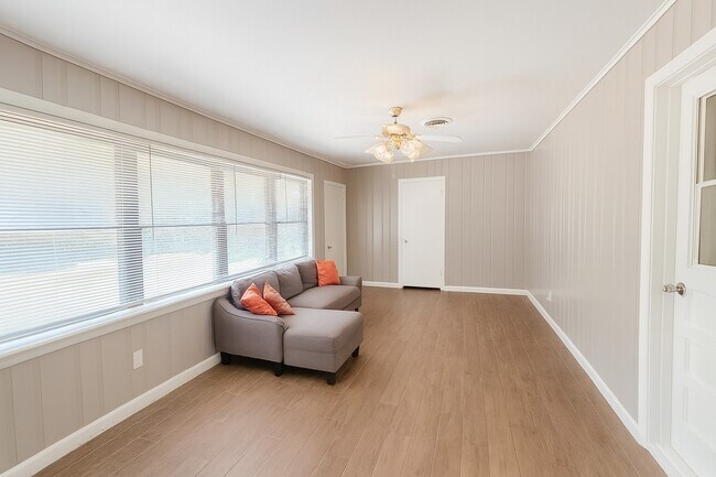 Building Photo - 4053 Silverwood Dr