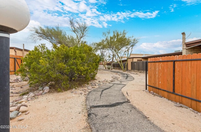 Building Photo - Calle Norlo