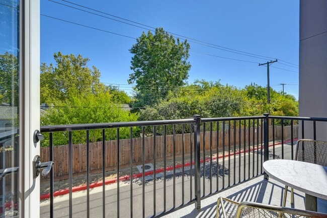 Building Photo - 3 bedroom | 2.5 bathroom | Crocker Village Brownstone