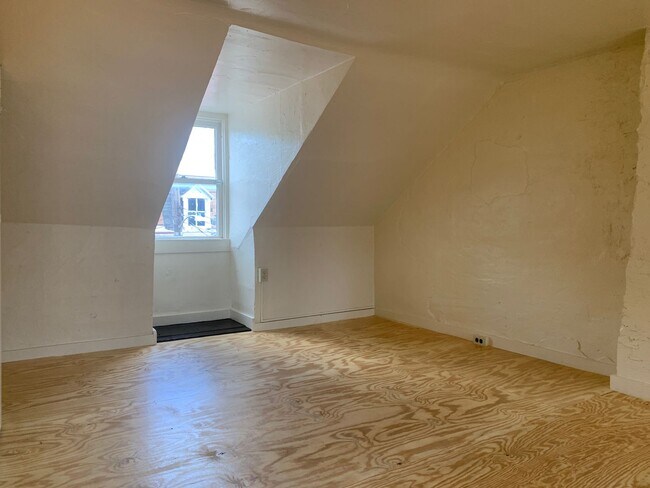 Building Photo - York City-3 Bedroom 1 Bath House