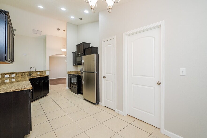 Building Photo - 3229 Hidden Meadows Ct