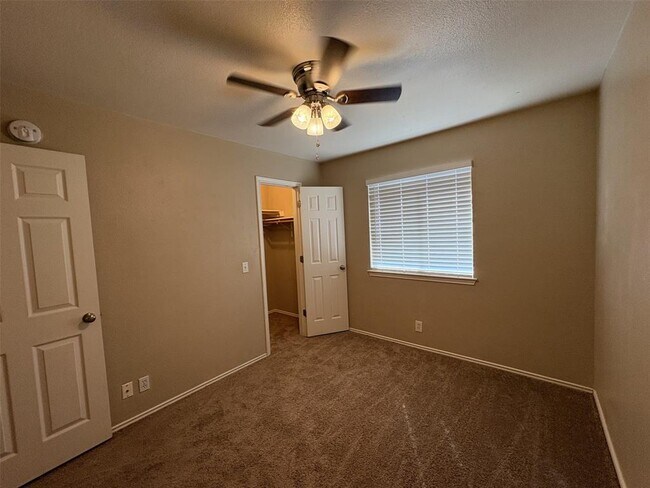 Building Photo - 6808 Sabrina Dr