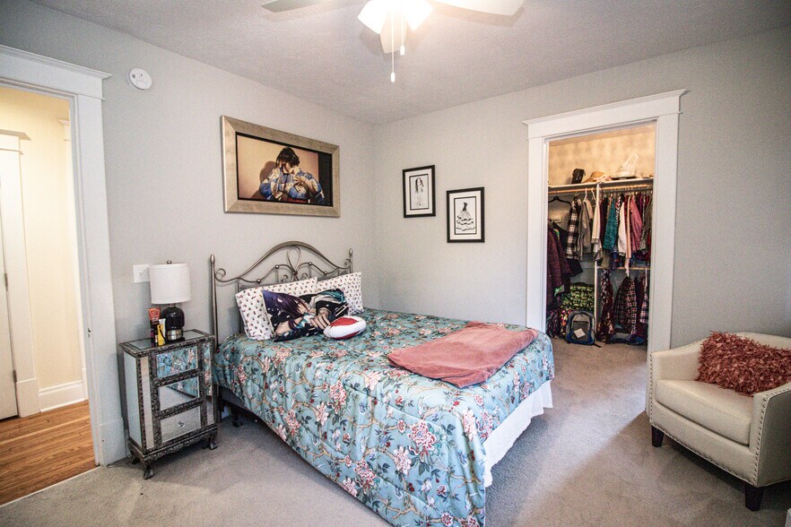 Building Photo - 1204 Columbia St