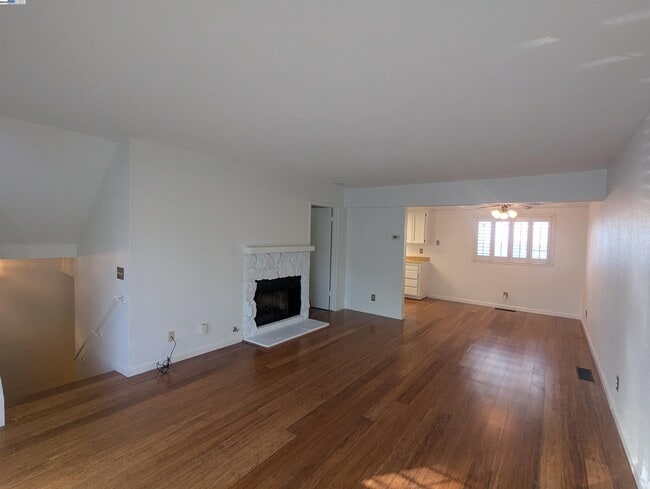 Building Photo - 744 Palomino Dr