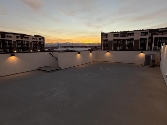 Building Photo - 4338 S Main St