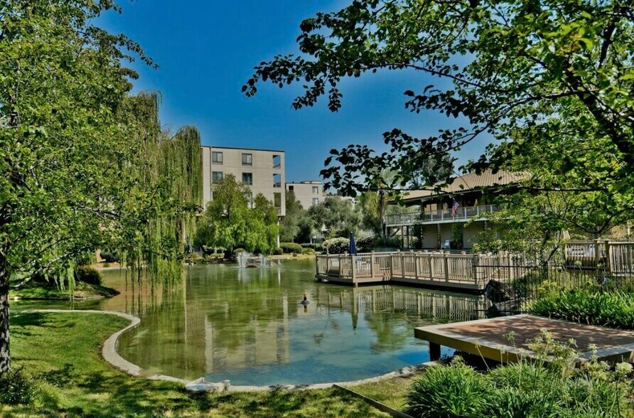 Building Photo - 300 N Civic Dr