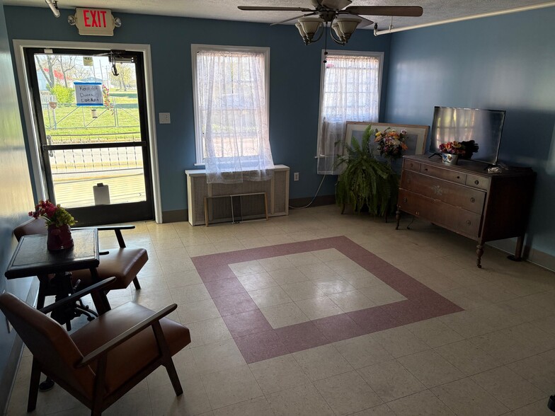 Building Photo - 312 W State St