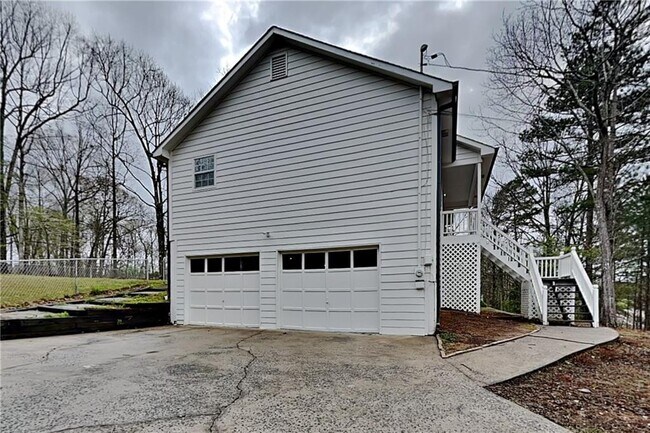 Building Photo - 209 Hale Haven Dr