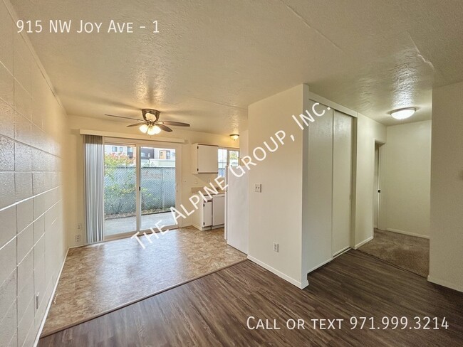 Building Photo - Single Level, 2 Bedroom by Cornell/NW Murr...