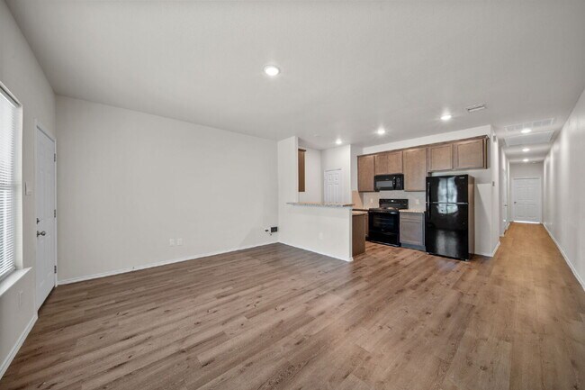Building Photo - **MOVE-IN READY 3-BEDROOM HOME IN CONROE!**