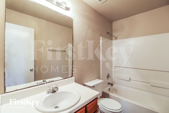 Building Photo - 1661 Nichole Woods Dr