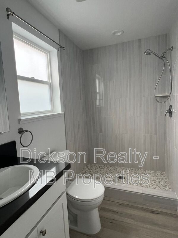 Building Photo - 263 Thoma St