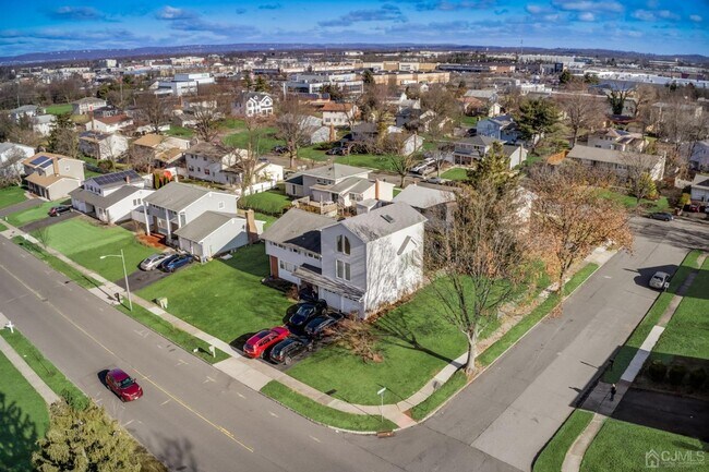 Building Photo - 23 Gramercy Dr