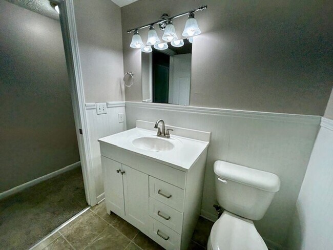 Building Photo - Welcome Home to This Beautifully Maintained Tri-Level Gem!