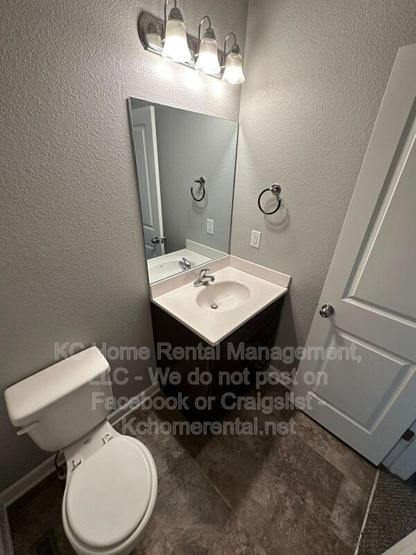 Building Photo - 10547 Kane Dr