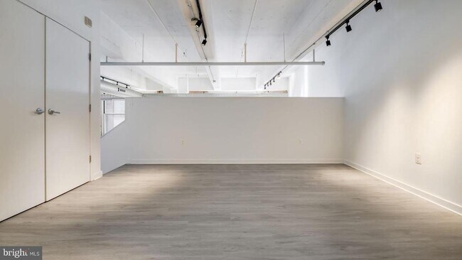 Building Photo - 444 N 4th St