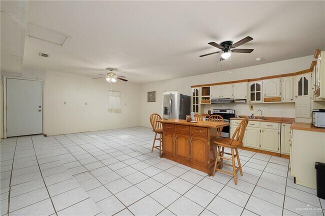 Building Photo - 20 Albacore St