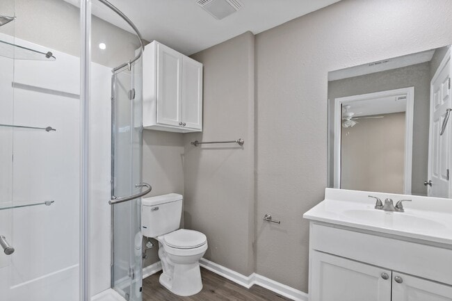 Building Photo - Remodeled 2 Bedroom 2 Bathroom Apartment.