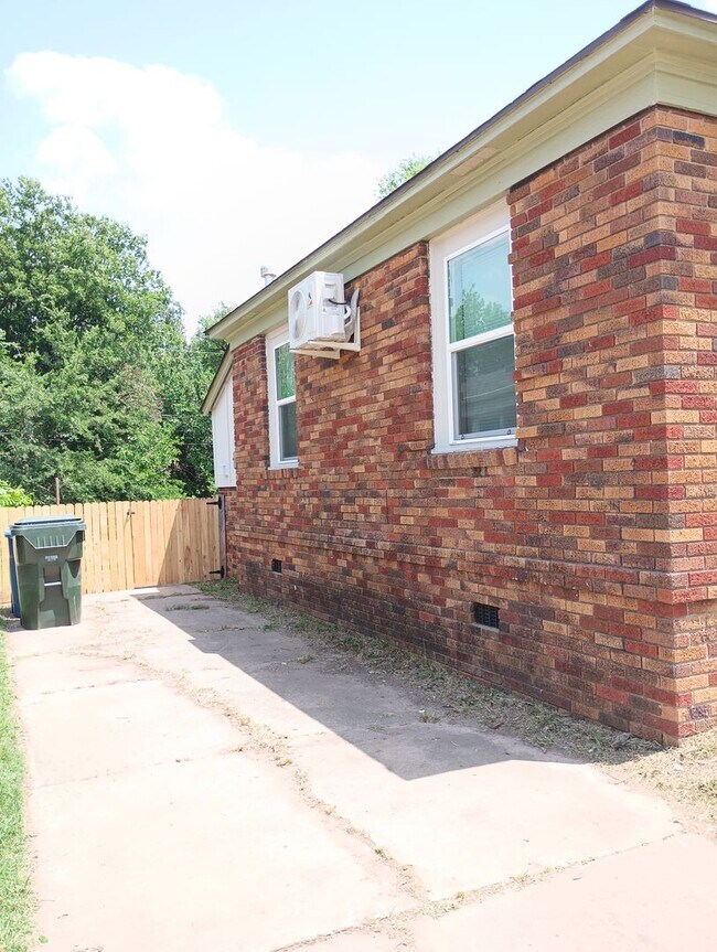 Building Photo - HIDDEN GEM! NEW REMODEL!!