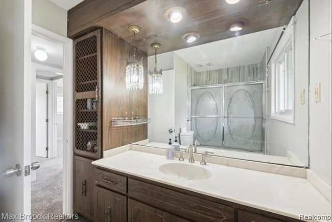 Building Photo - 40960 W 10 Mile Rd