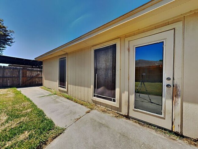 Building Photo - 7237 Dunn's Point Dr