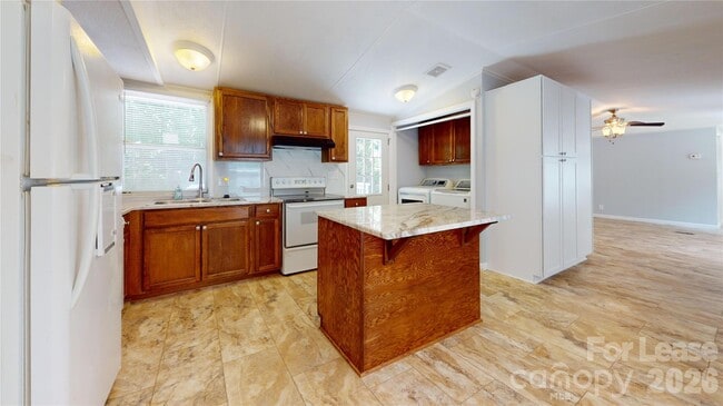 Building Photo - 4120 Glenola Dr