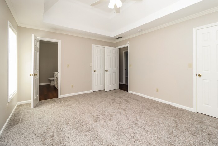 Building Photo - 155 Somerset Dr