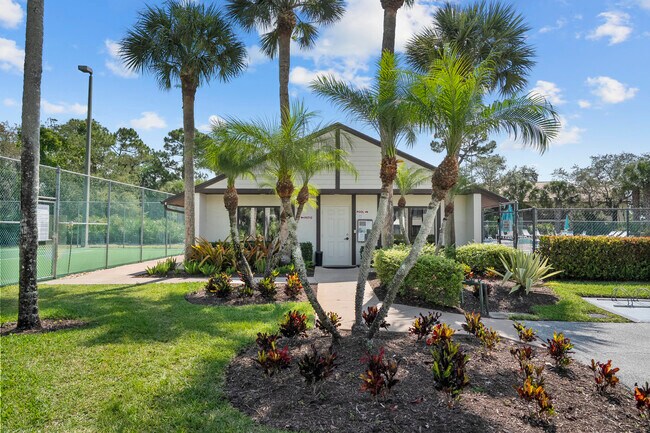 Building Photo - 1605 SW Silver Pine Way