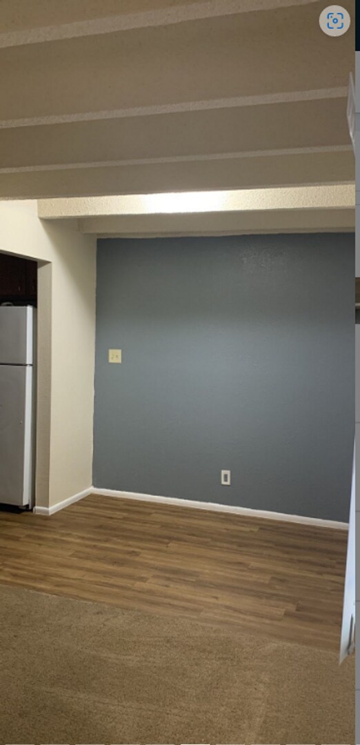 Building Photo - Beautiful 1 Bedroom Condominium!