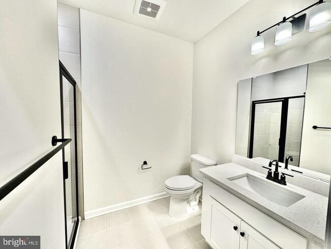 Building Photo - 606 Parker Blvd