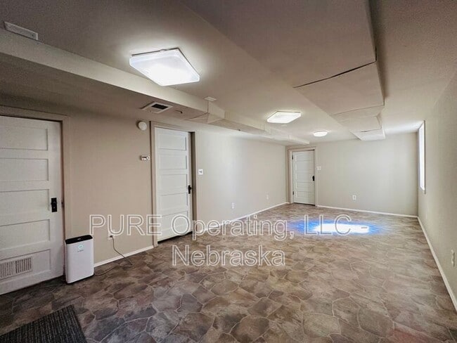 Building Photo - 830 S 54th St