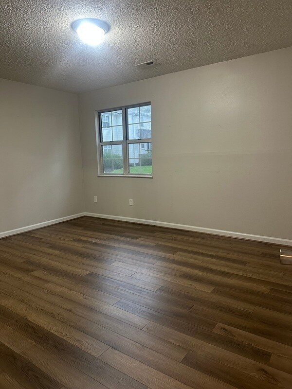 Building Photo - 9123 N Swan Cir