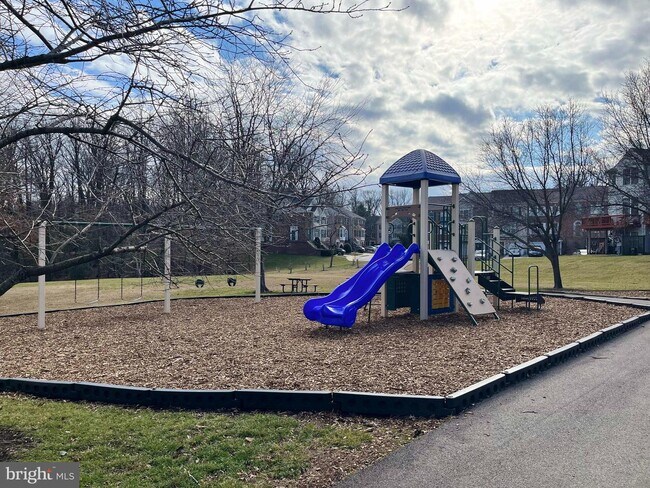 Building Photo - 518 Francis Nicholson Way