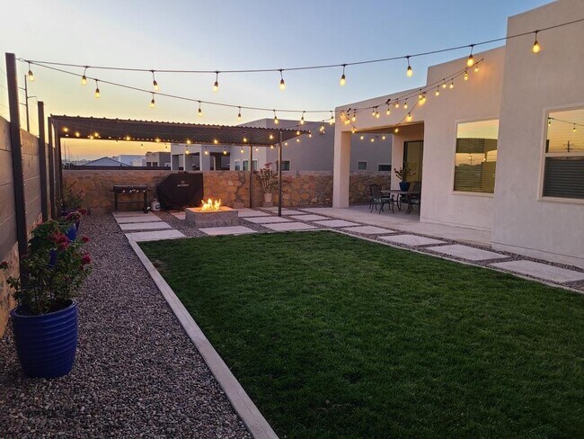 Building Photo - 13432 Emerald Rose Ct