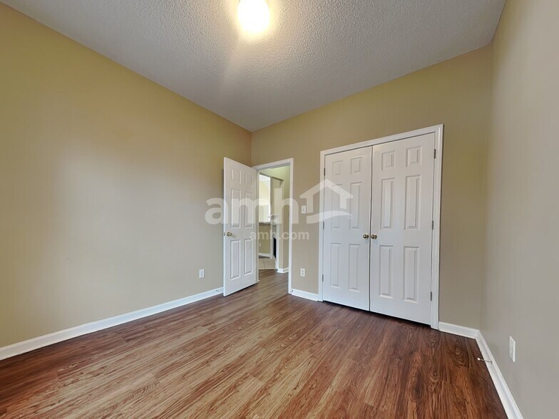 Building Photo - 10157 Breezy Ridge Cove