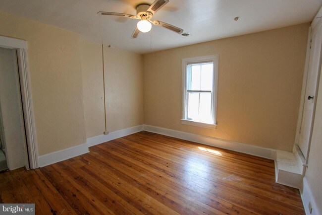 Building Photo - 315 W Martin St