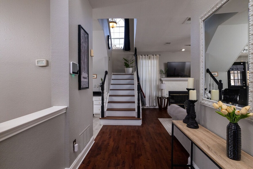 Building Photo - 3032 Marigold Dr