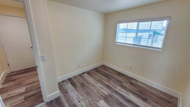 Building Photo - g7705