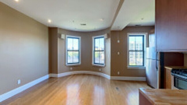 Building Photo - Renovated Bay Village  2 Bed on Cortes Street for June 1st