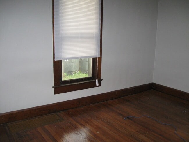 Building Photo - **New Flooring!** Jackson Street House for Rent!