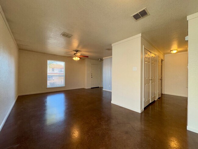 Building Photo - Duplex